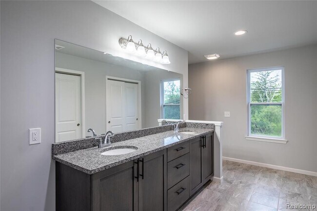 Building Photo - 24180 Liberty Hill Dr