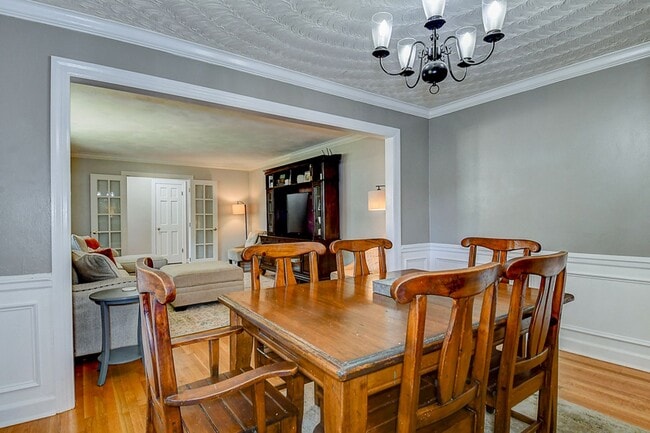 Building Photo - ONE LEVEL LIVING at it's FINEST in the SOU...