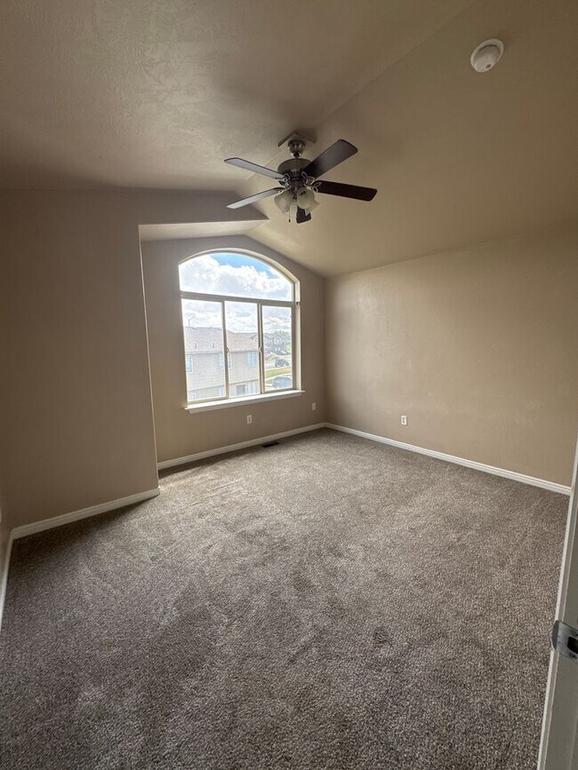 Building Photo - 1562 W 300 S