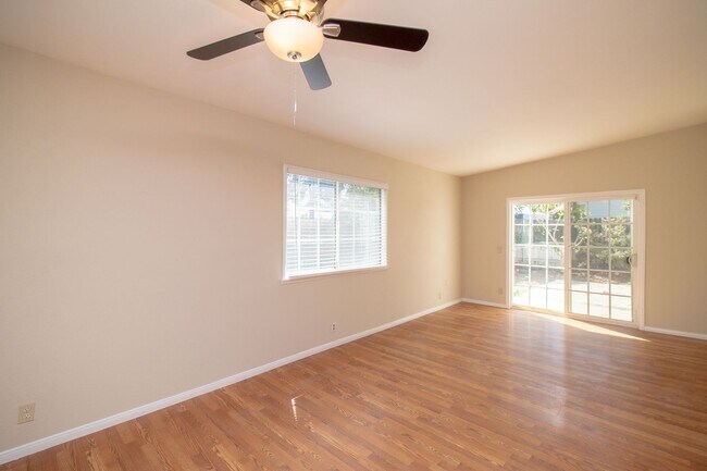 Building Photo - 932 Oak Glen Ln