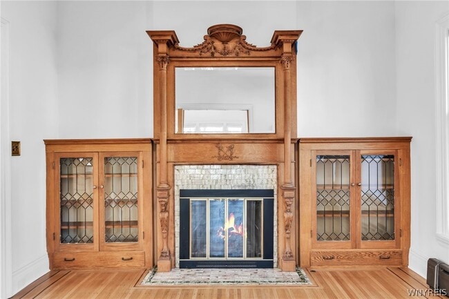 Building Photo - 887 W Ferry St