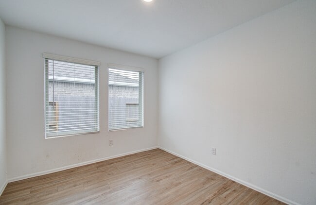 Building Photo - 9211 Redwood Br Dr