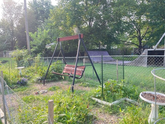 Building Photo - 1441 W Seminole St