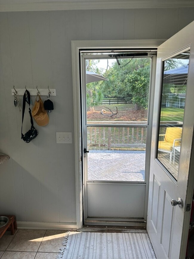 Building Photo - Cute home with great space