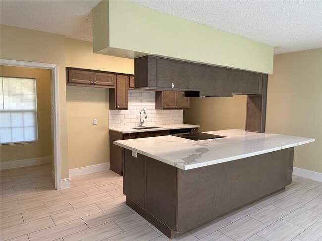 Building Photo - 2501 Maple St