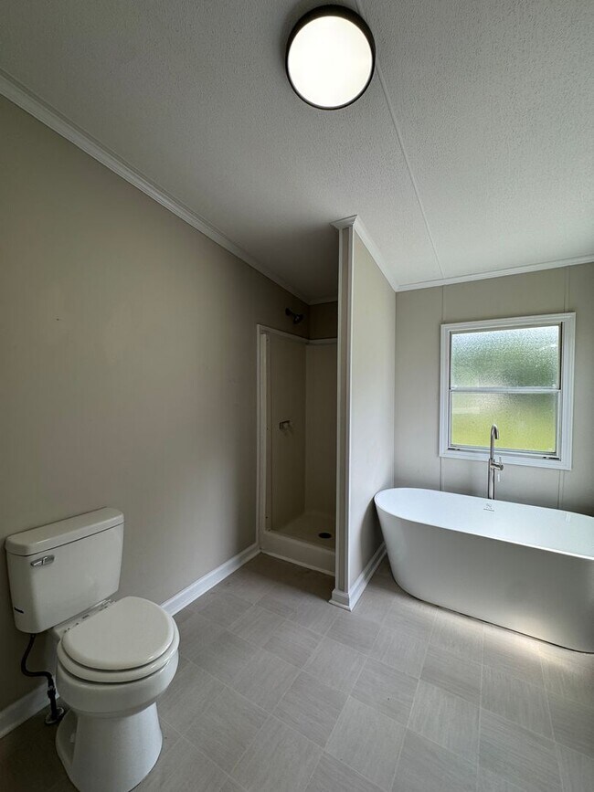 Building Photo - Beautifully Updated 3 Bed 2 Bath Home with...