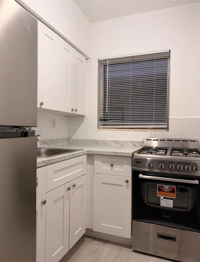 Building Photo - 7717 Byron Ave