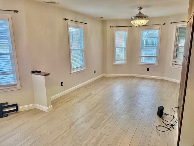 Building Photo - 435 Lebanon St