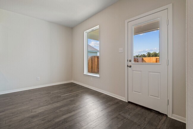 Building Photo - 15870 Berry Hl Dr