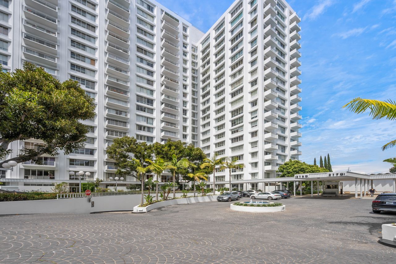 Building Photo - 2160 Century Park E