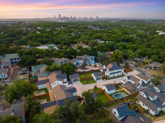 Building Photo - Valley View Villas