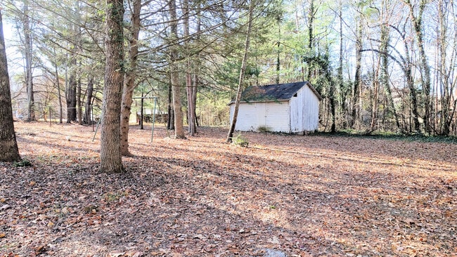 Building Photo - Nice private ranch in the woods