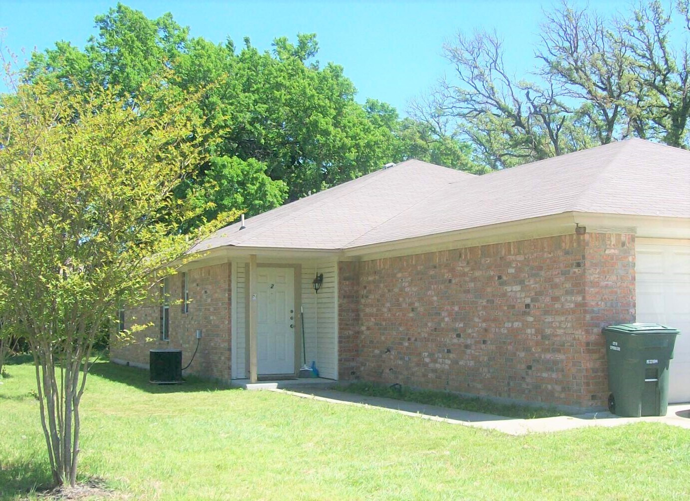 Building Photo - 1002 W Avenue B