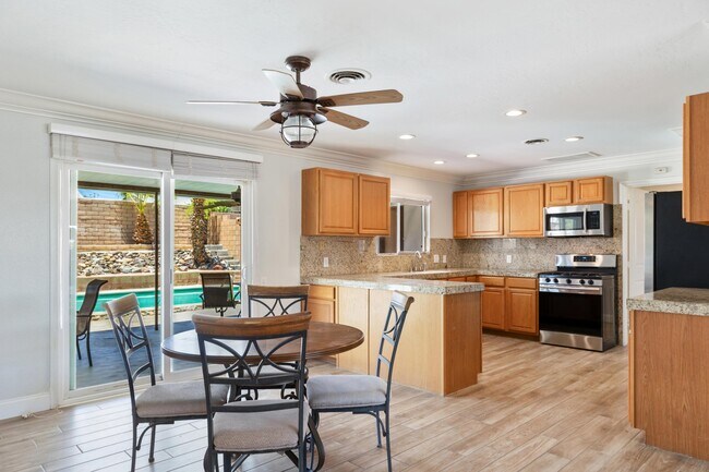 Building Photo - 77054 California Dr