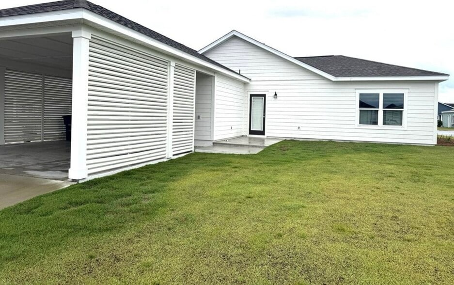 Back Porch & Carport - 2416 Blue Daze Ave
