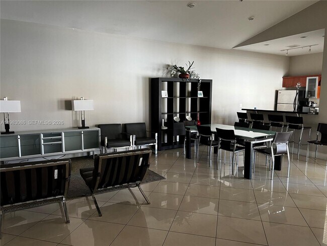 Building Photo - 12980 Vista Isles Dr