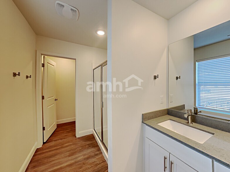 Building Photo - 1379 White St