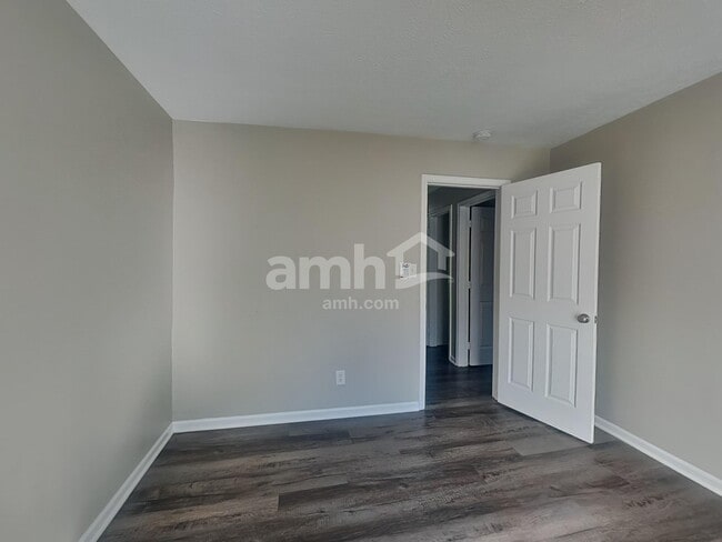 Building Photo - 9973 Waterside Dr