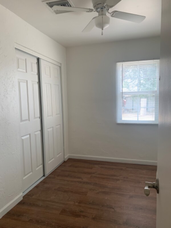 Building Photo - 871 S Eleanor Ave