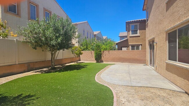 Building Photo - Spacious 4 Bedroom Home with Open Layout & Stunning Backyard