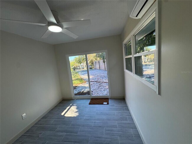 Building Photo - 1500 Carson Cir NE