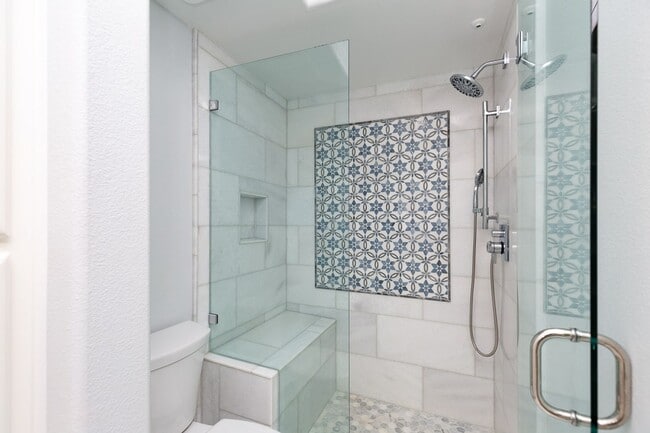 Building Photo - AMAZING 2/2 MARINA DISTRICT CONDO WITH 2 A...