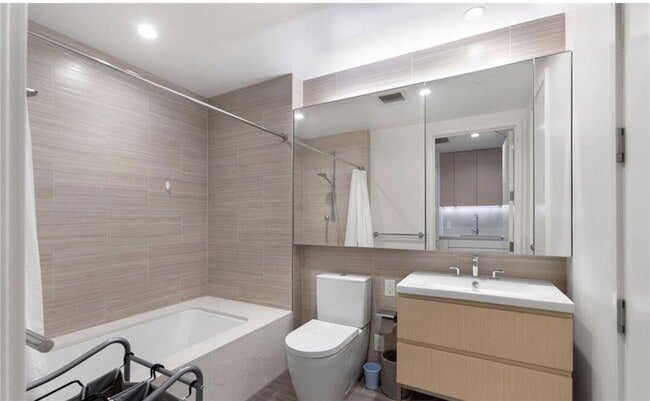 Building Photo - 877 Francisco St