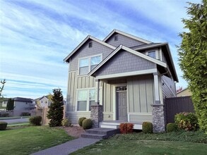 Building Photo - Beautiful Three Bedroom House for Rent in ...