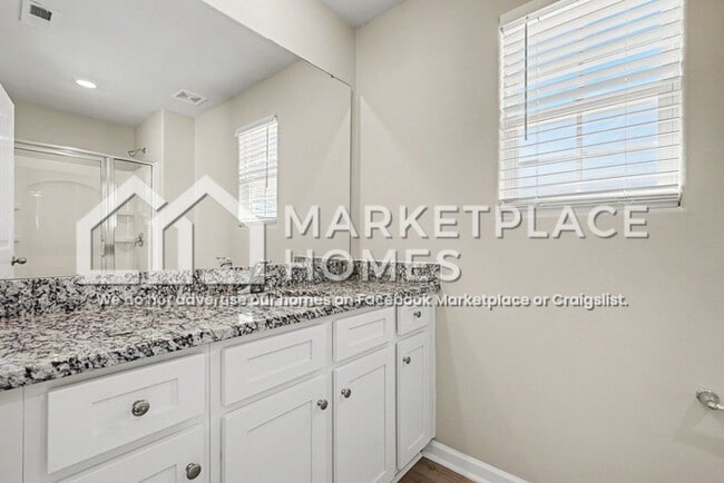 Building Photo - 3354 Brighton Dr