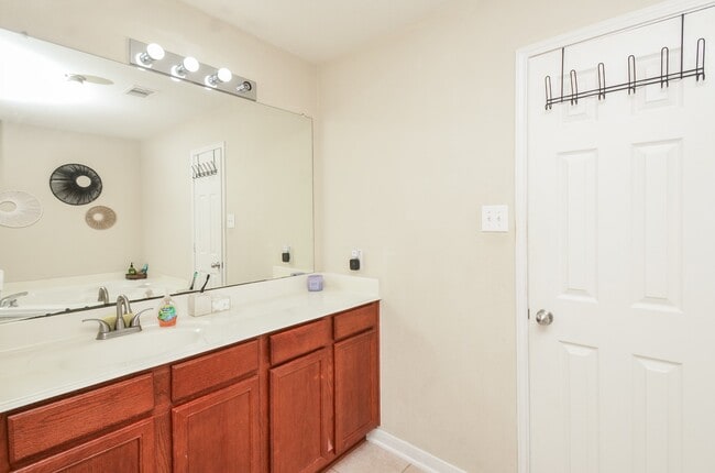 Building Photo - 2122 Platinum Mist Dr