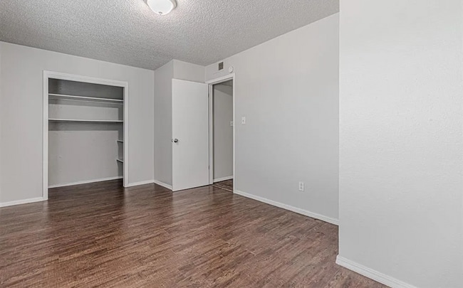 Building Photo - 1402 Bill Carrol Dr