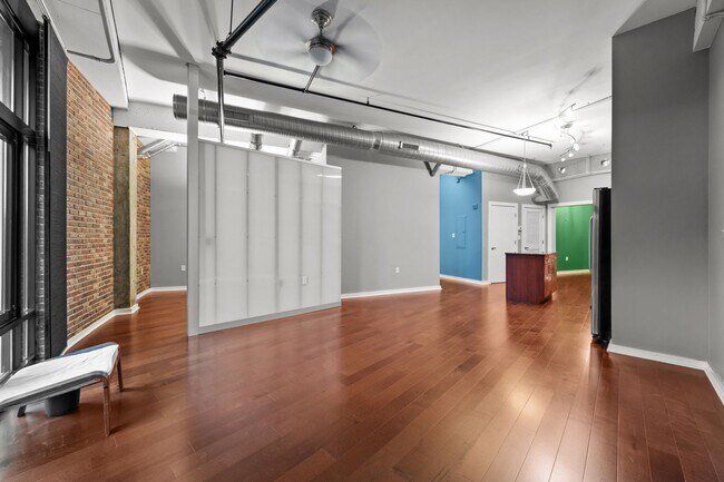 Building Photo - 415 St Pauls Blvd