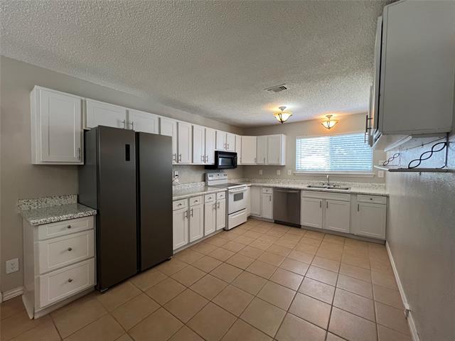Building Photo - 4636 Baytree Dr
