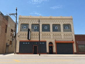 Building Photo - 24 N Pulaski Rd
