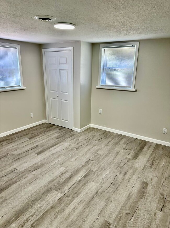 Building Photo - Charming Completely Remodeled Home!