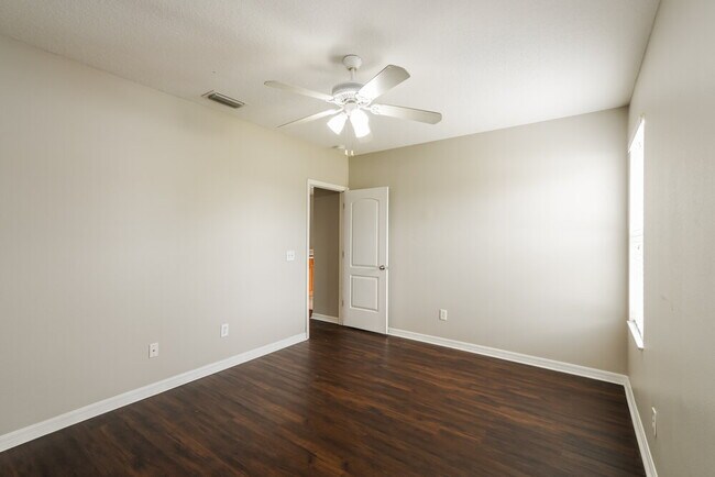 Building Photo - 7823 Bristol Park Dr