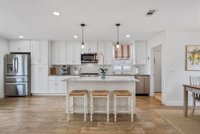 Building Photo - Charming 3 Bedroom, 2 Bath Craftsman Home ...