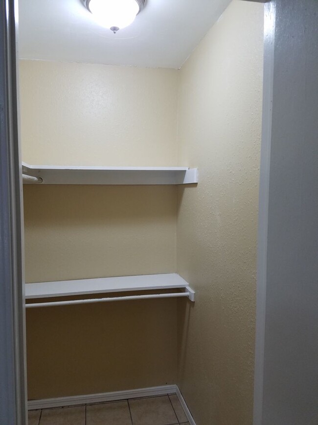 Building Photo - 2 Bedroom, 1.5 Bathroom 1st Floor Condo wi...