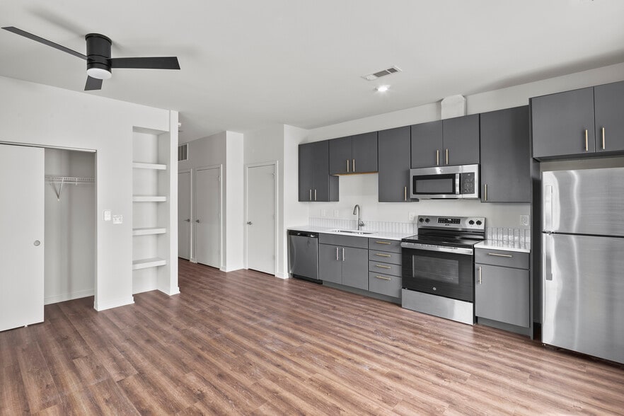 Building Photo - The Flats at Carriage Commons
