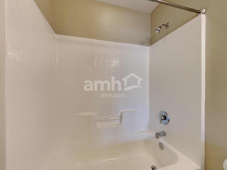 Building Photo - 241 Emerald Isle Dr