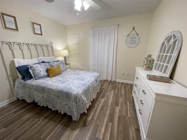 Building Photo - 1212 55th St