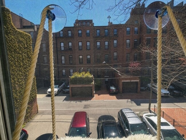 Building Photo - 315 Beacon St