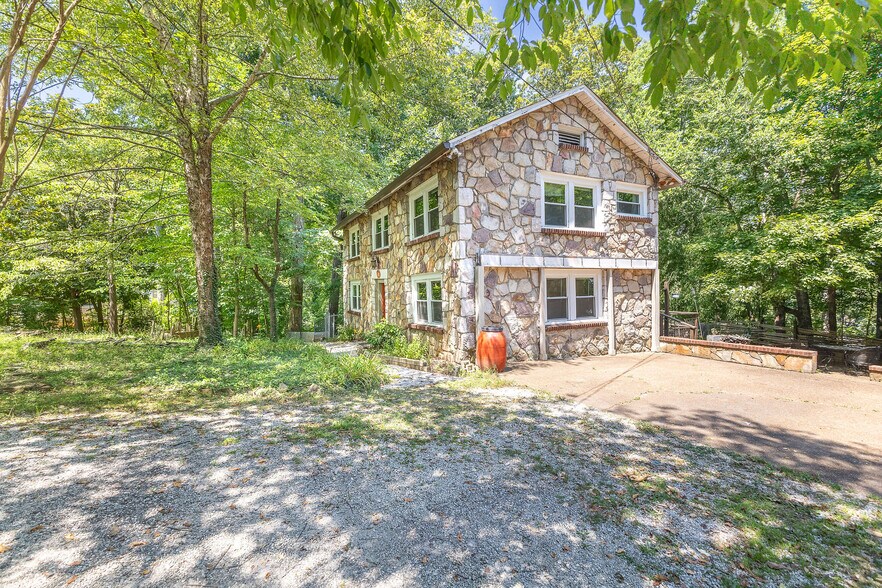 Building Photo - 511 Taylor Rd