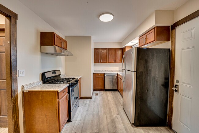 Building Photo - 451 Marion Ave