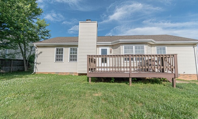 Building Photo - 815 Iris Ln