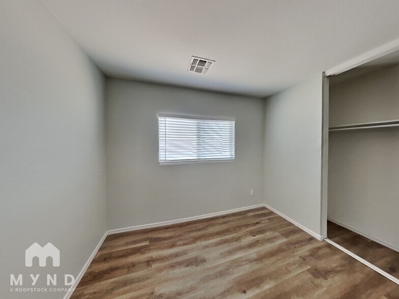 Building Photo - 11903 W Cabrillo Dr