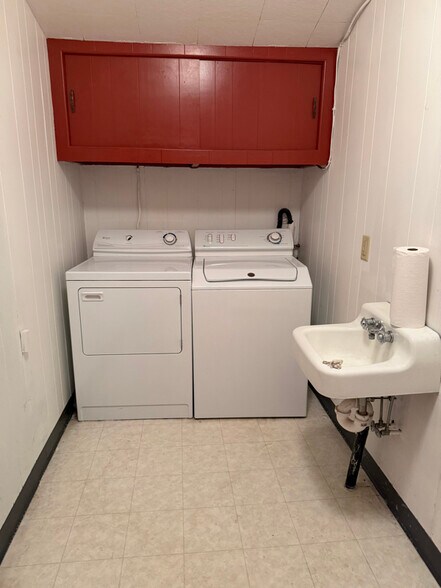 Building Photo - 19 Eton Ct