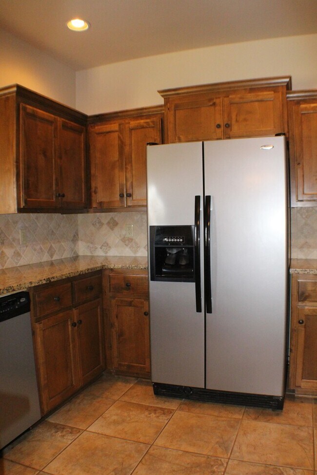 Building Photo - Bixby home available now!