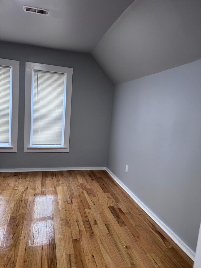 Building Photo - 174 Portsea St