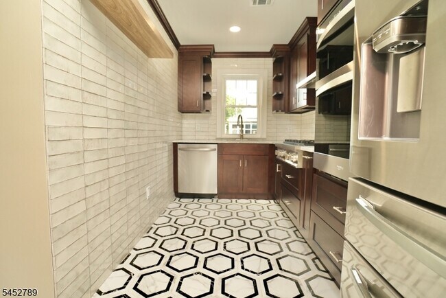 Building Photo - 31 Bellevue Ave